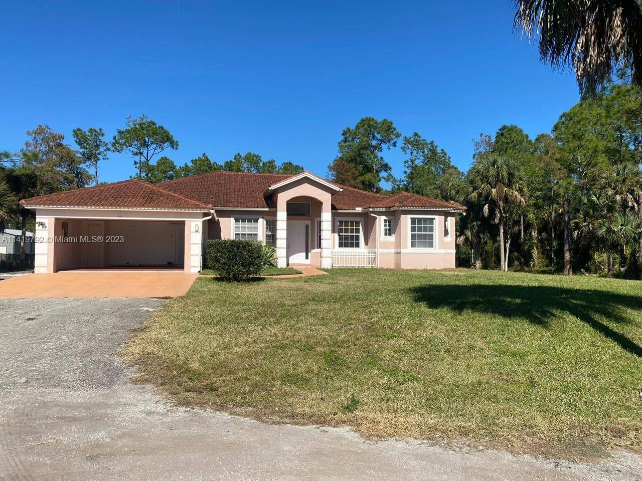 Beautiful heating pool home oversized 2.