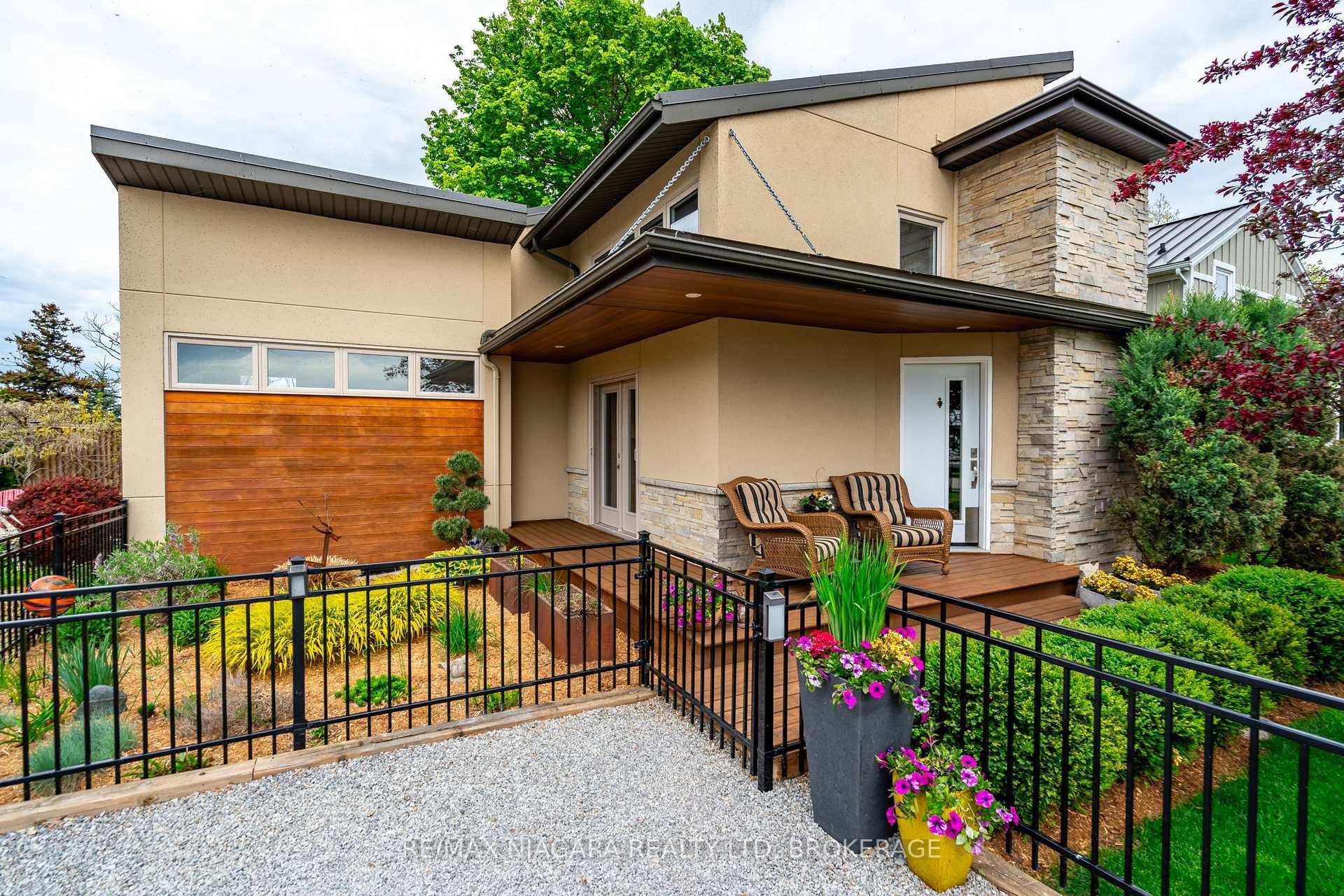 Immaculate, stately and ideally positioned, this beautiful Bungaloft is set on a prestigious sprawling waterfront lot in sought after Rural Port Dalhousie.