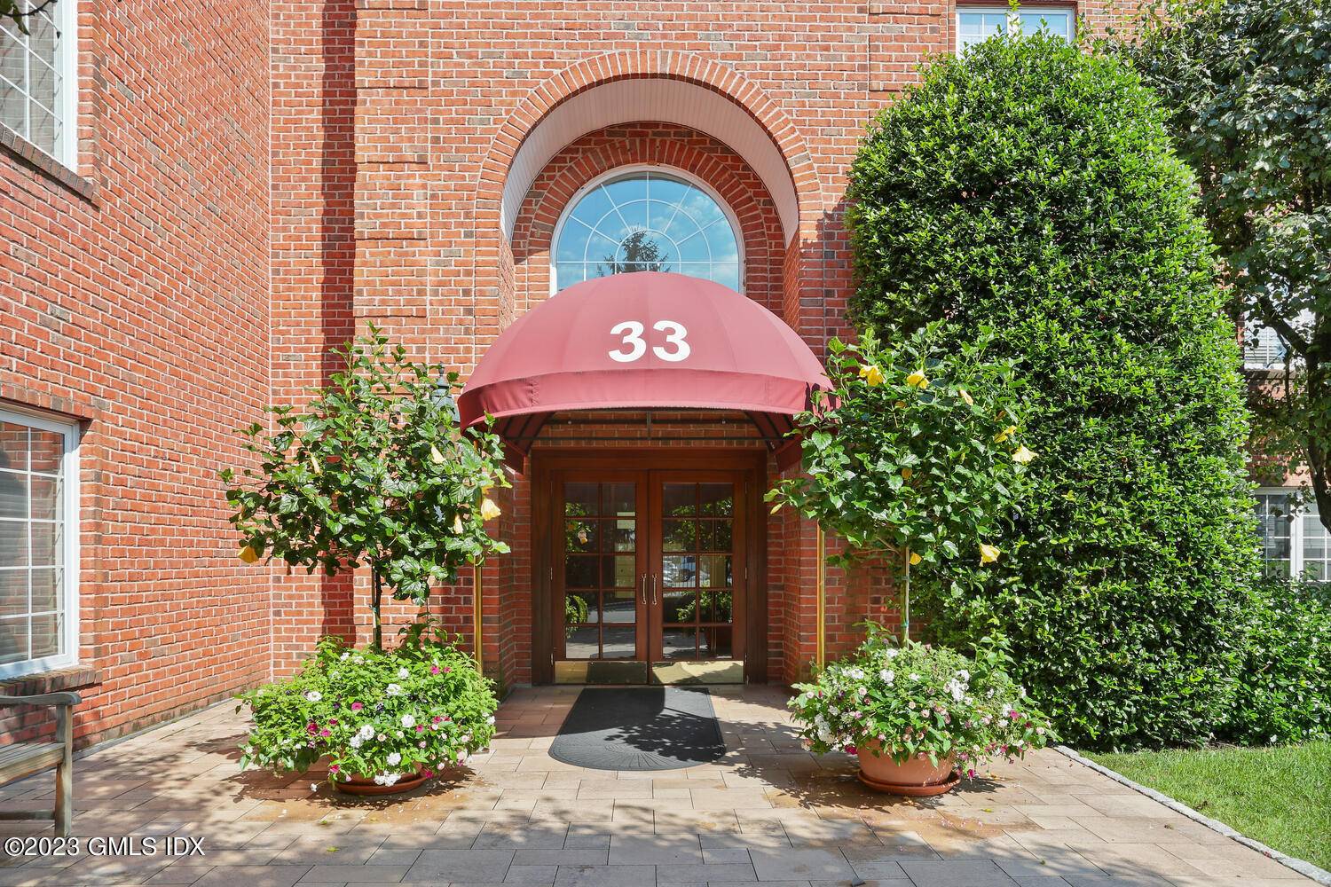 STUNING SPACIOUS 1, 703 SQ.