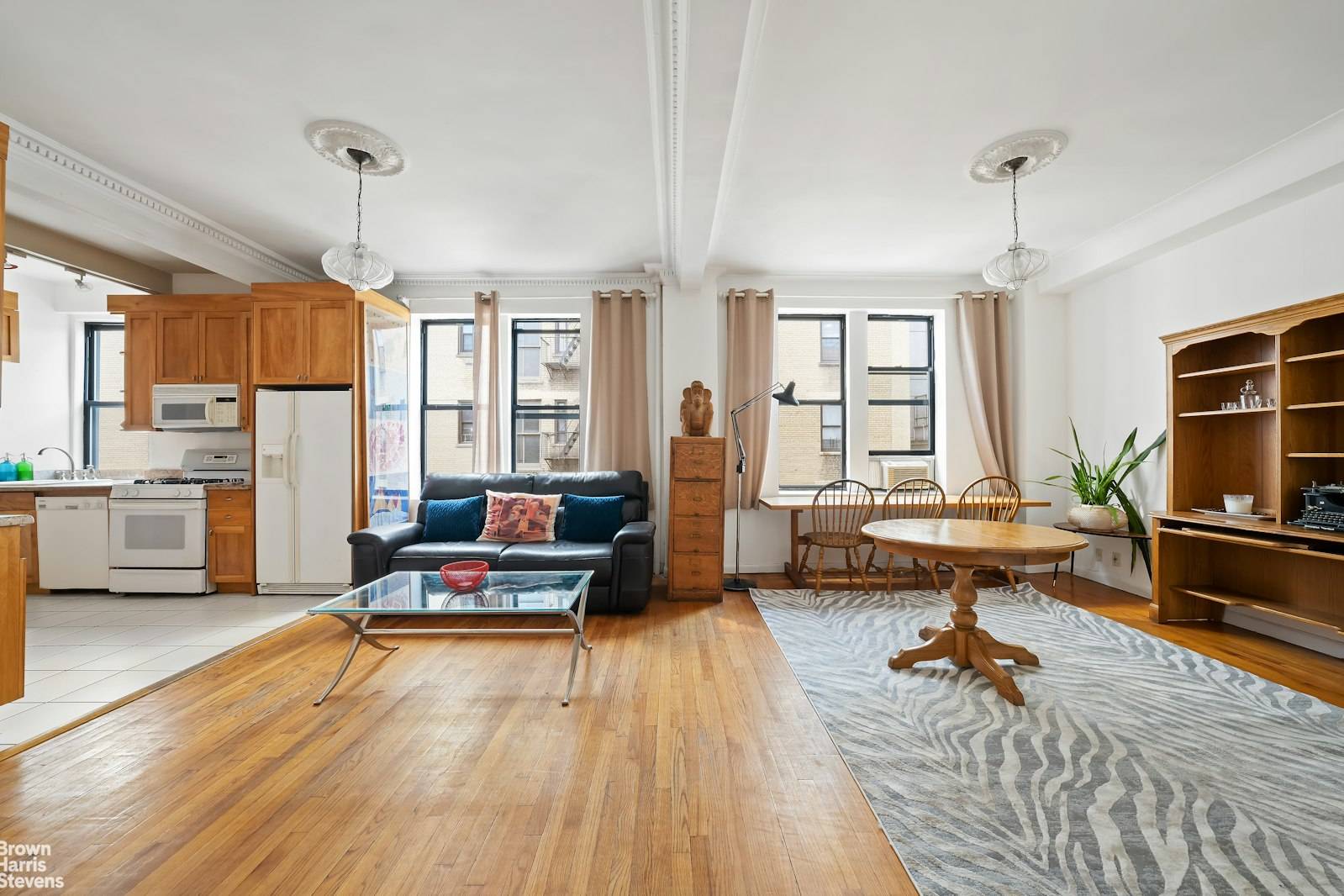 Experience the charm of a downtown loft combined with the classic ambiance of Morningside Heights in this exquisite one bedroom apartment.