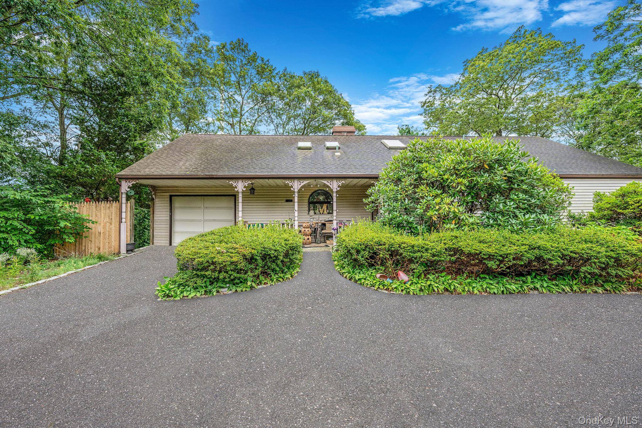 Welcome to this charming home in the heart of Farmingville, NY !