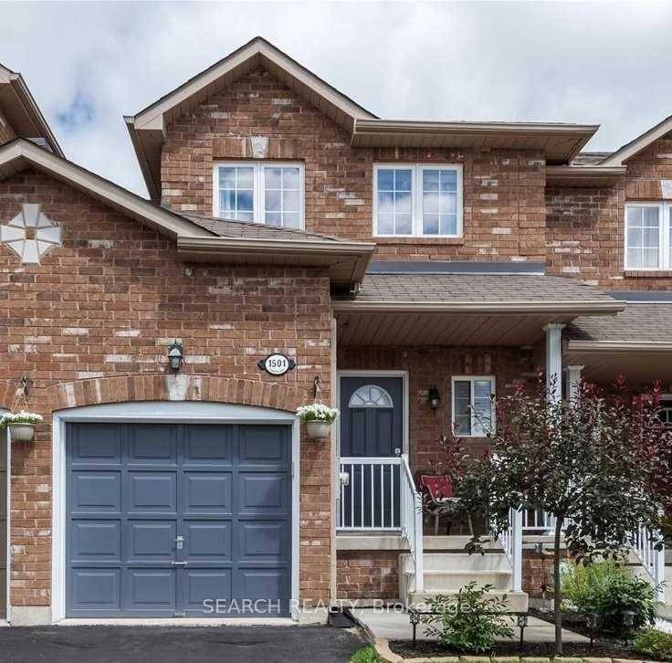 Charming two storey townhome made of brick, located in the rapidly growing Alcona area.