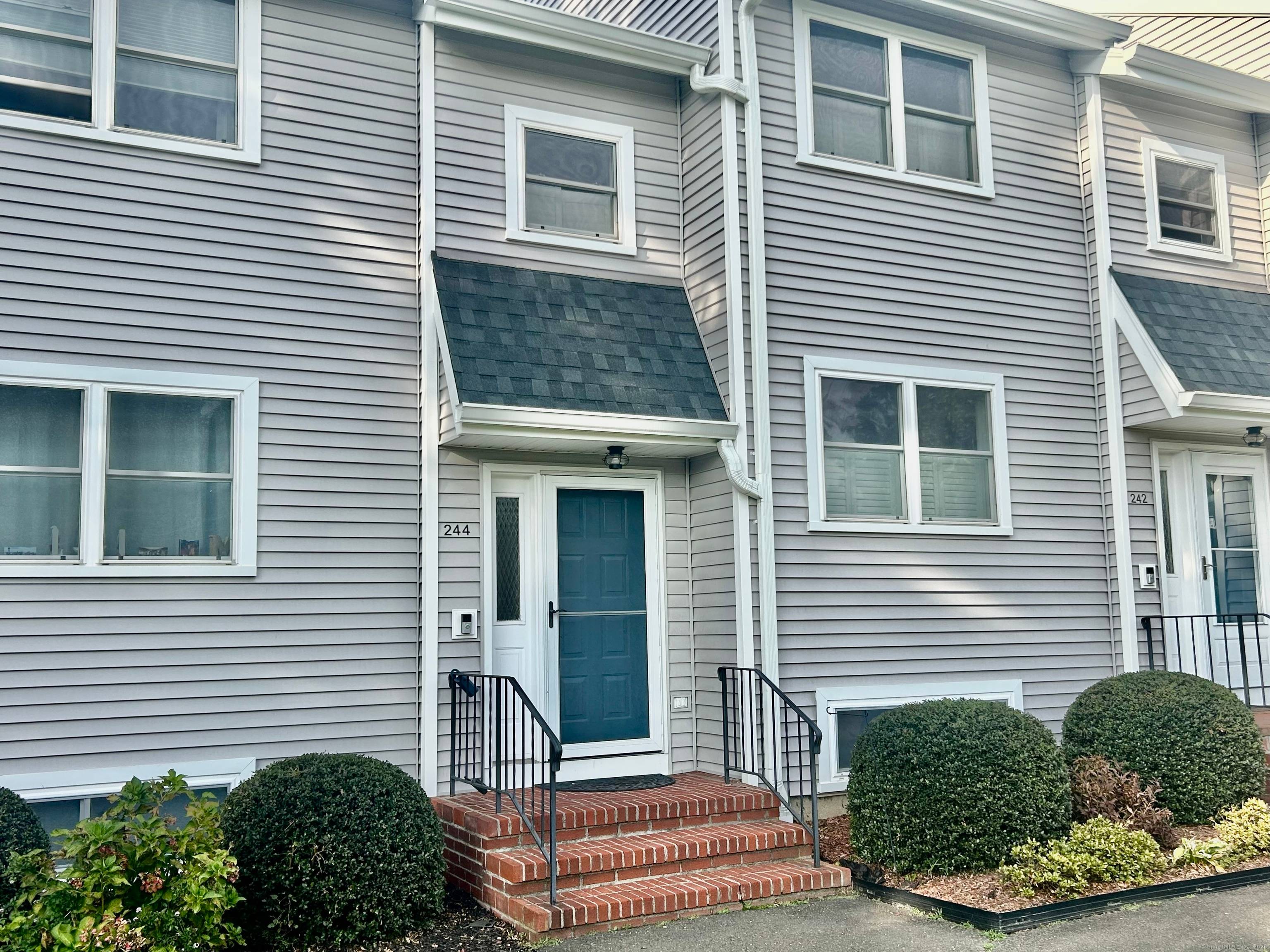 Rare opportunity to purchase this beautiful tri level Townhouse in Fairfield w minimal expenses.