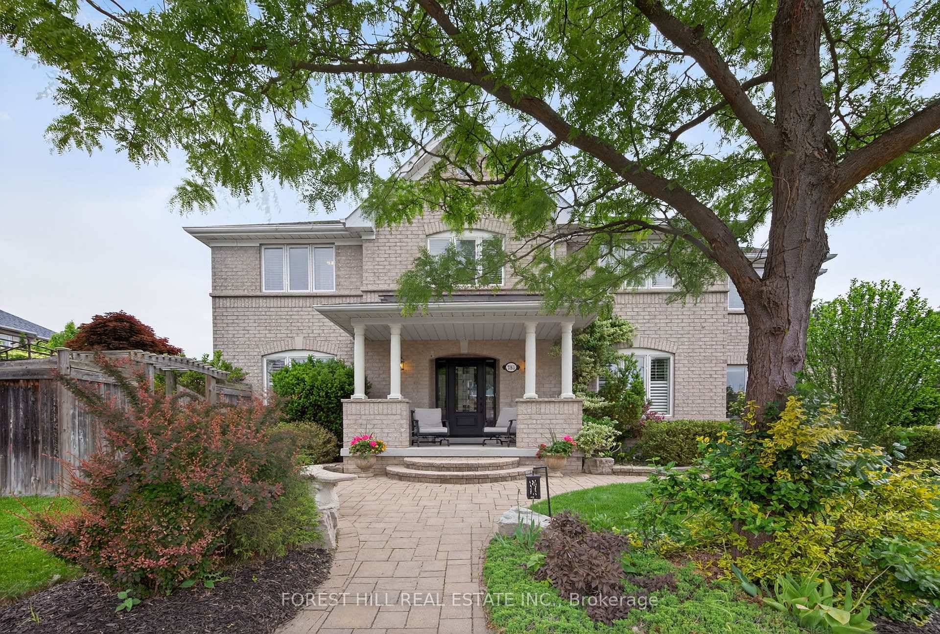 Amazing 4 1 Bedroom Family Home in Sought After Summerhill Estates !