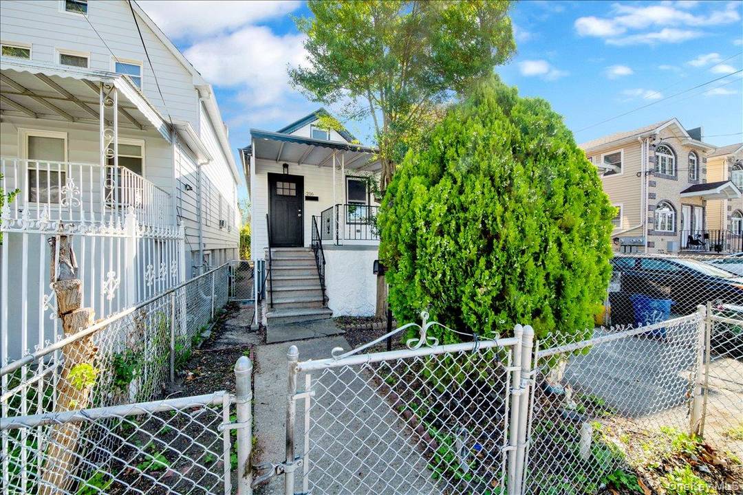 Soundview 3 Bedroom Duplex Plus Finished Walk In, Fully Renovated, New Roof, Windows, Siding, Floors Throughout, Kitchens amp ; Baths, Easy Commute to Ferry to NYC 96th Street in 18 ...