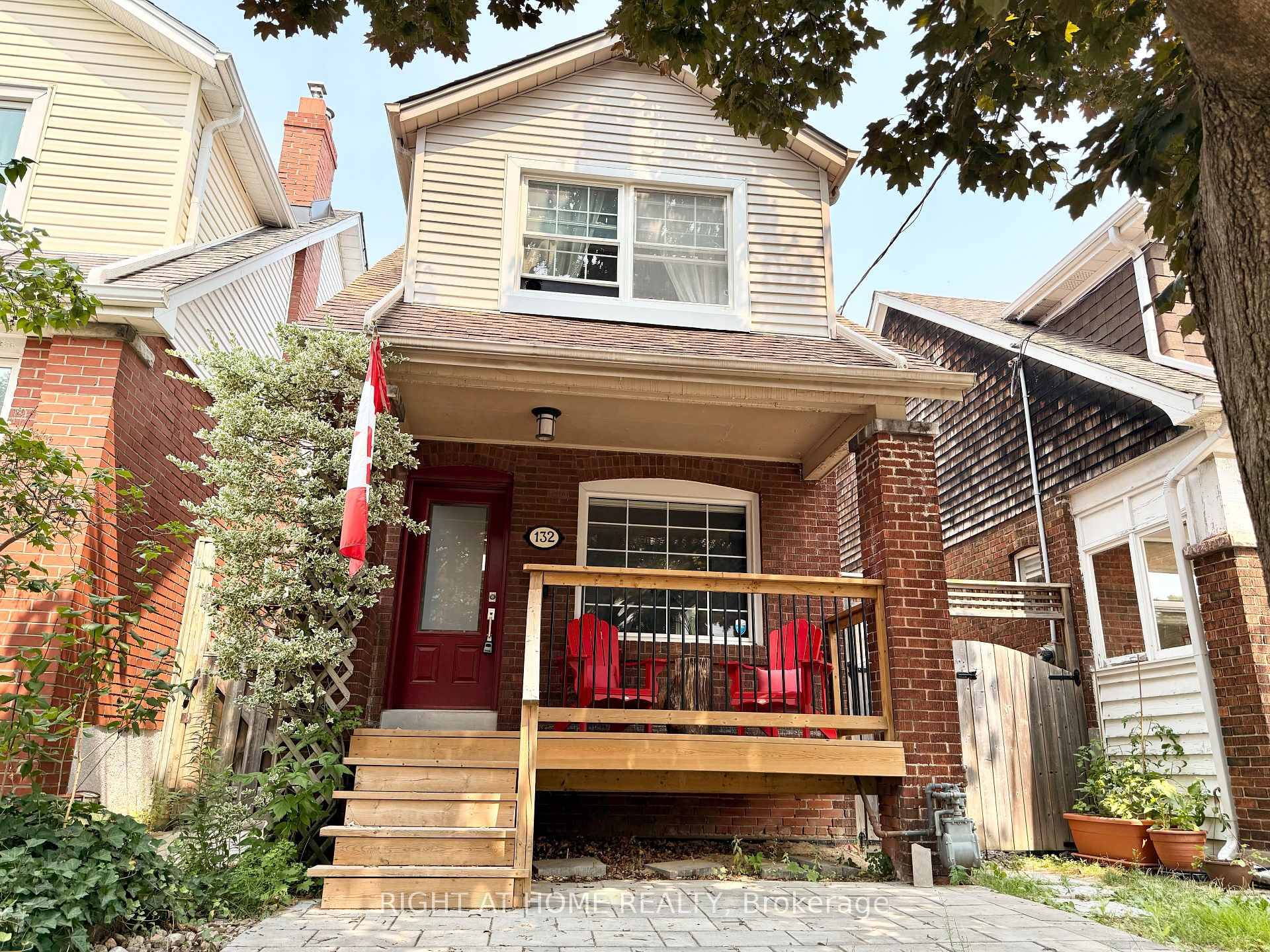 Welcome To 132 Queensdale Ave !
