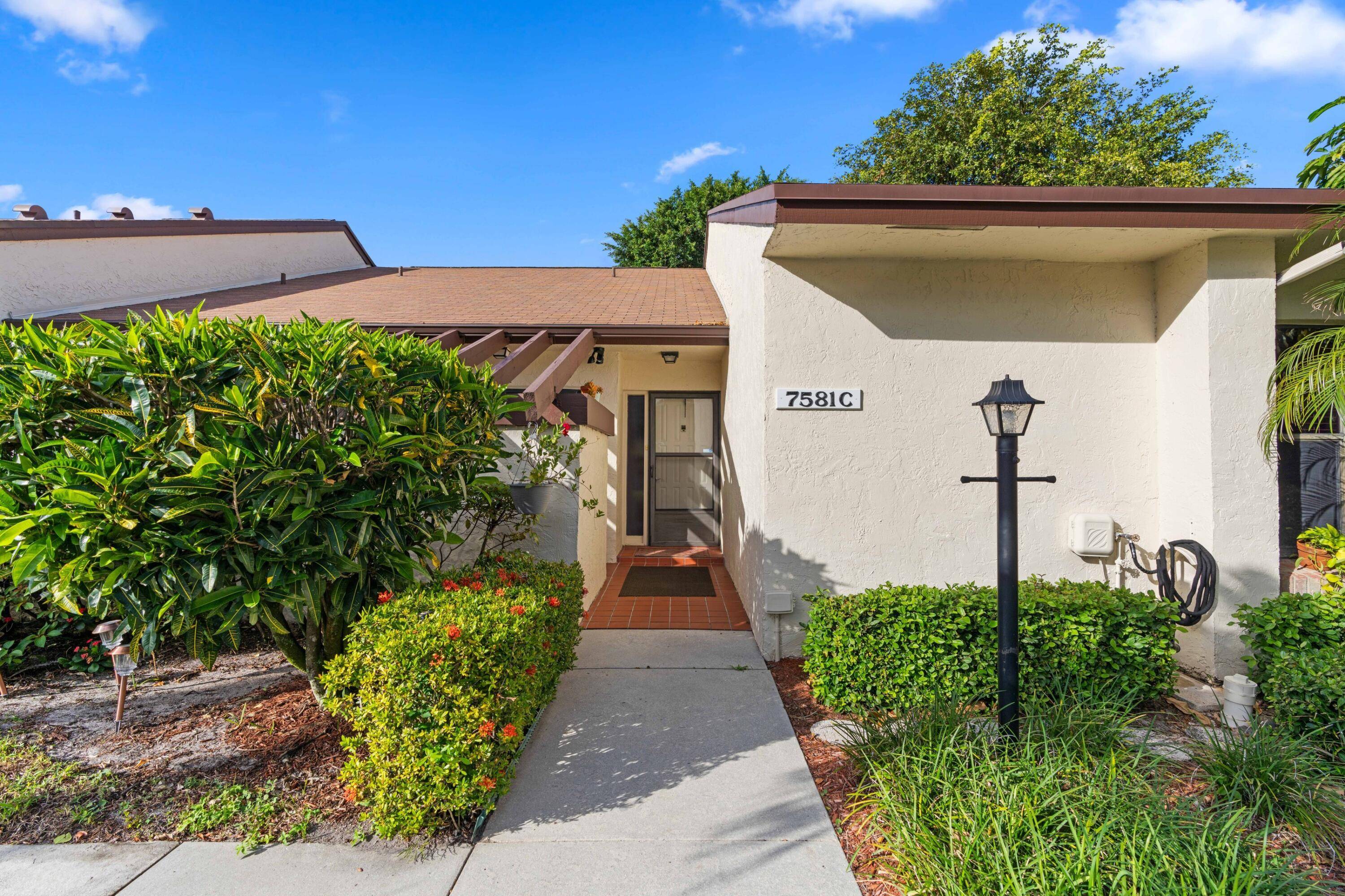 Welcome home to this 2 bedroom, 2 bath end unit villa in the sought after 55 community of Willow Bend.