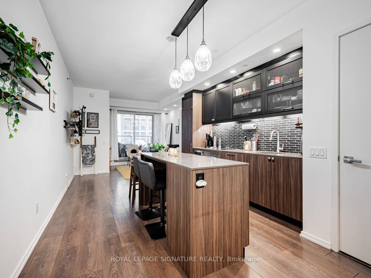 This Beautifully Upgraded 2 Bedroom, 2 Bathroom Condo Is Located In A Boutique Building Steps From Mirvish Village, Seaton Village, And Koreatown.