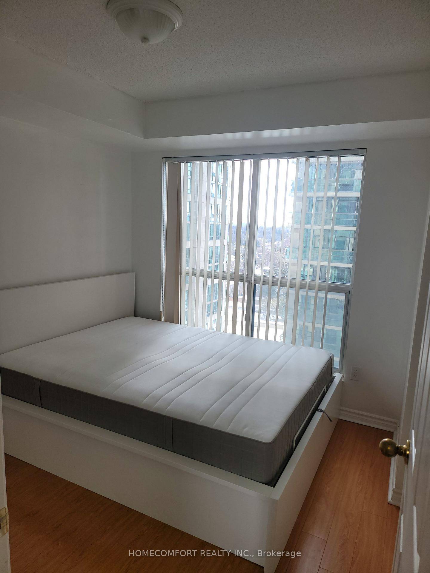Semi Furnished 1 Bedroom Den, Super Convenience At Yonge amp ; Finch, Steps To Subway.