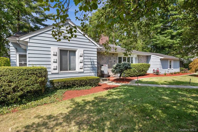 This newly renovated residence is ideally located near parks, shopping, top rated schools, the bus to the train, the village pool, and more offering ultimate convenience.