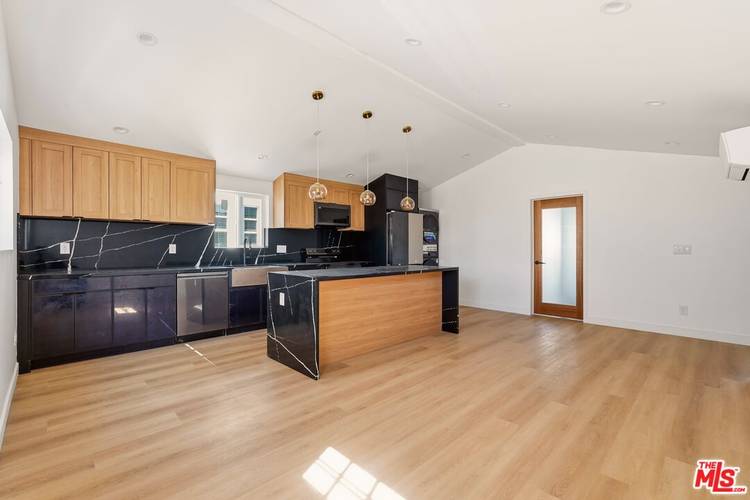 1134 1/2 S Wooster St 3BR Beverlywood La