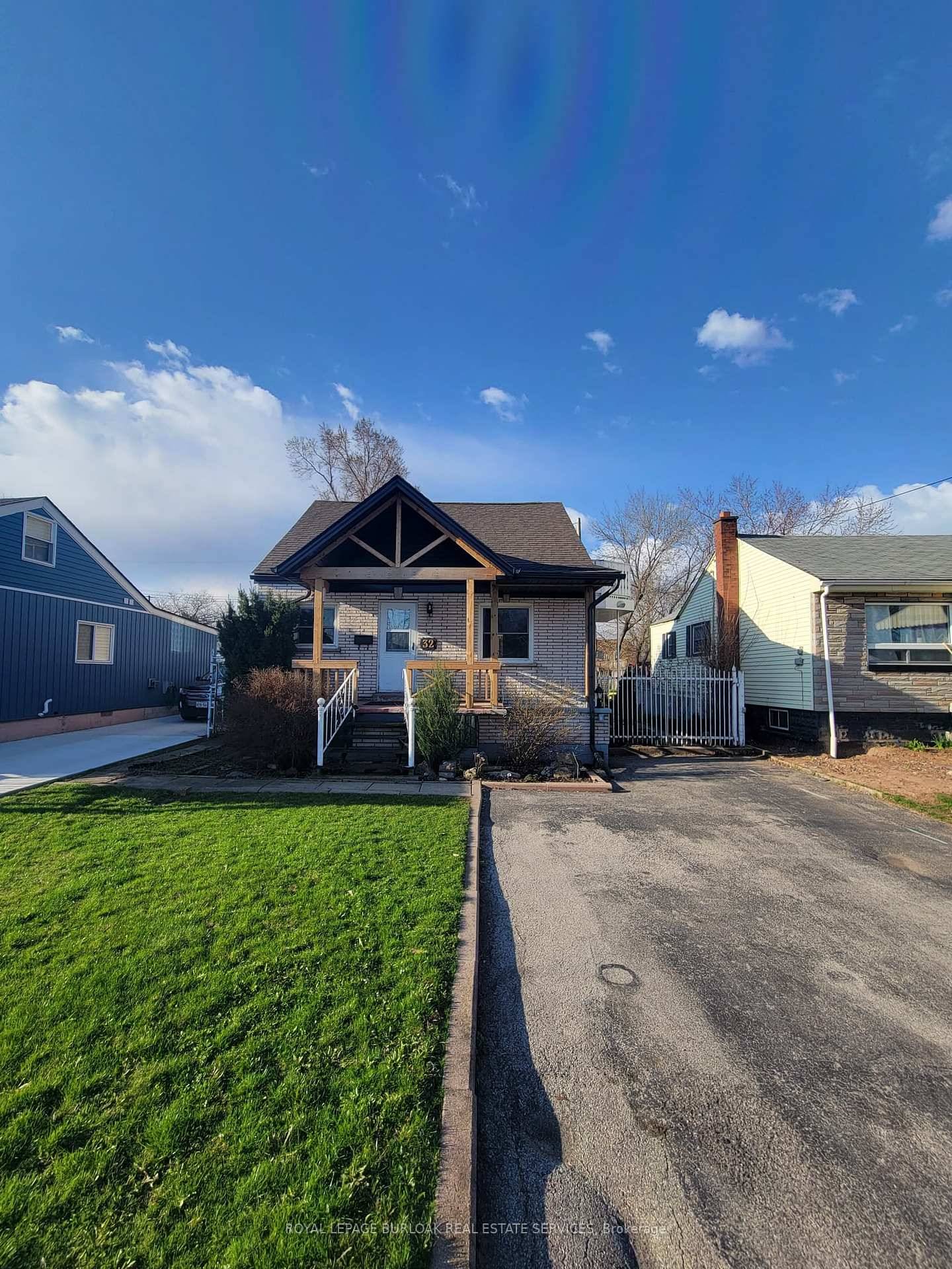 Welcome to this spacious and inviting 3 bedroom, 2 bathroom home available for lease in the desirable Normanhurst neighborhood of Hamilton.