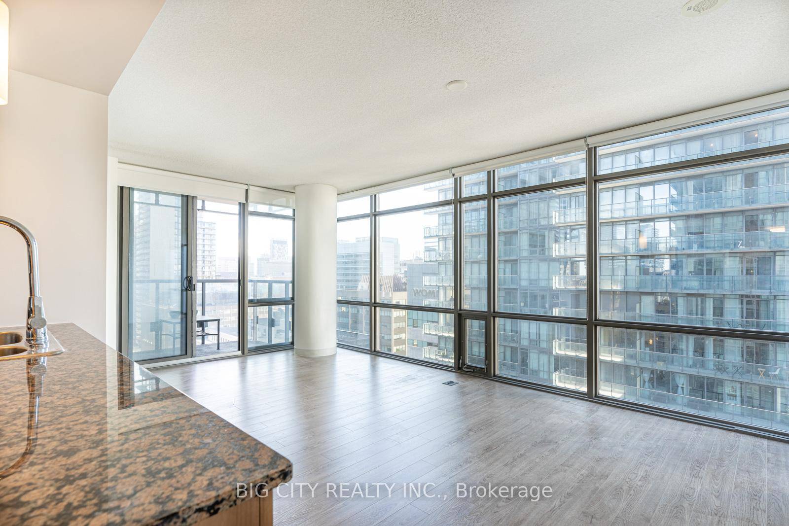 Welcome to Murano Condos where downtown convenience meets sophisticated design.