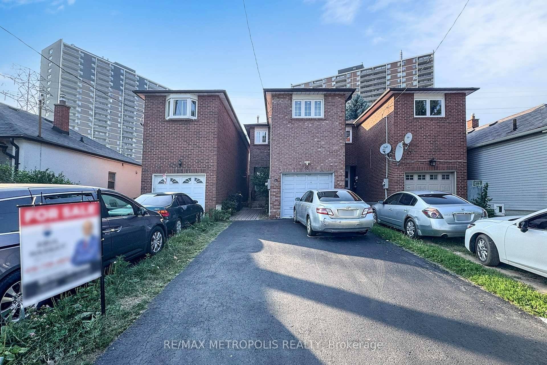 Fantastic opportunity to own a 2 storey home in the desirable community of Oakridge !