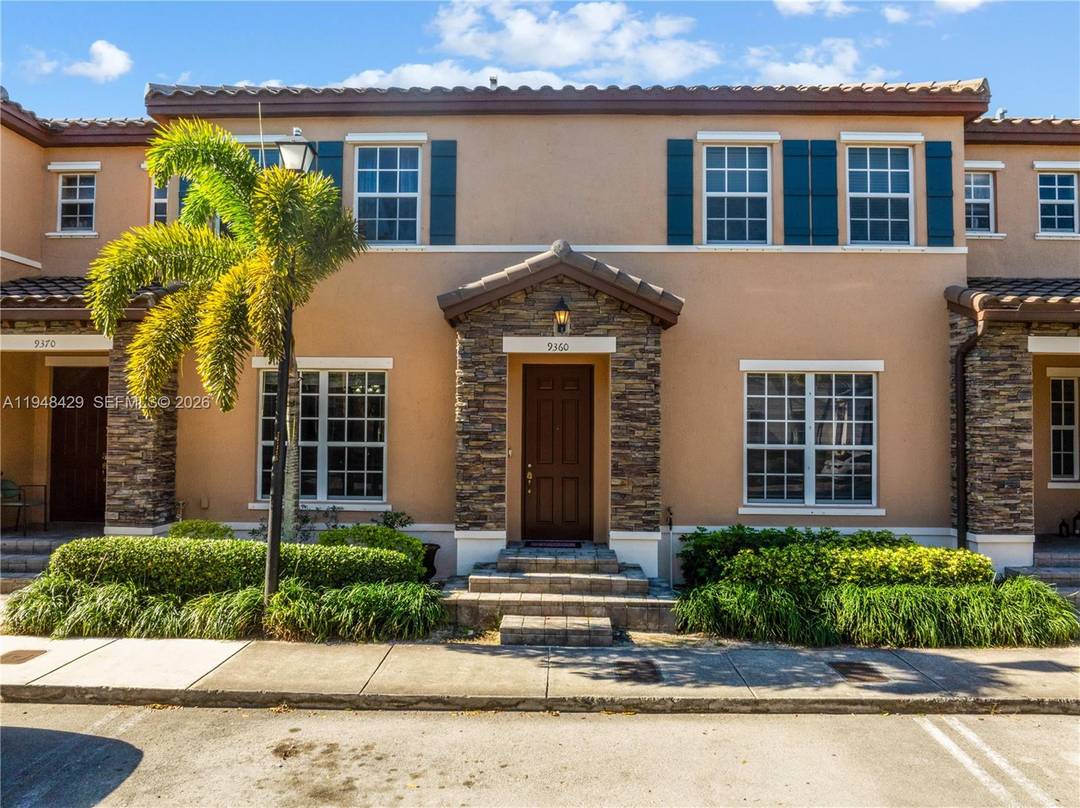 Spectacular Modern Townhouse in Exclusive Kendall Square Community Discover this modern townhouse located in the highly desirable Kendall Square community.