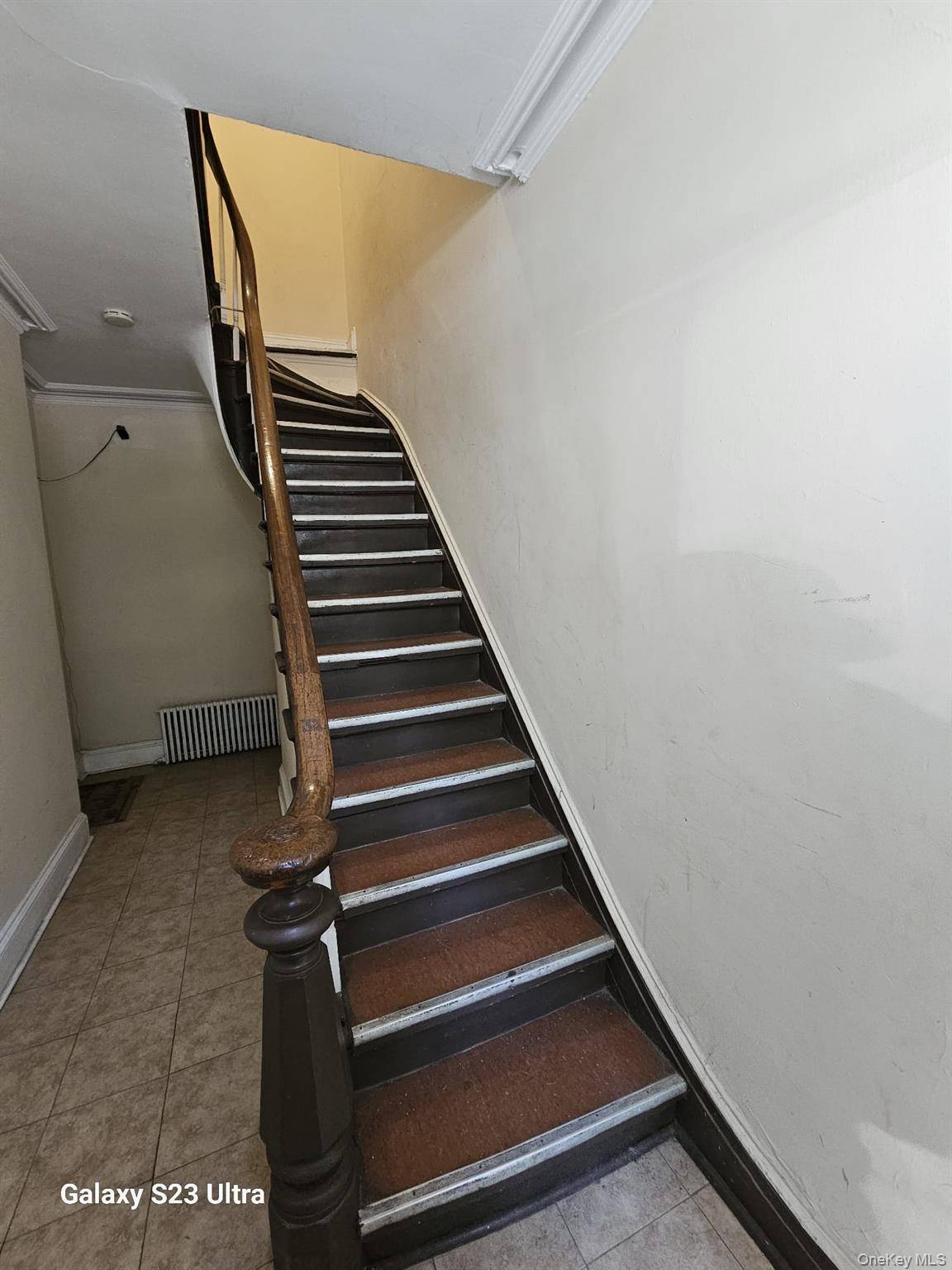 Spacious 4 Bedroom Apartment in the Heart of Yonkers Welcome to this comfortable and affordable second floor apartment featuring 4 bedrooms, 1 full bathroom, a well equipped kitchen, and a ...