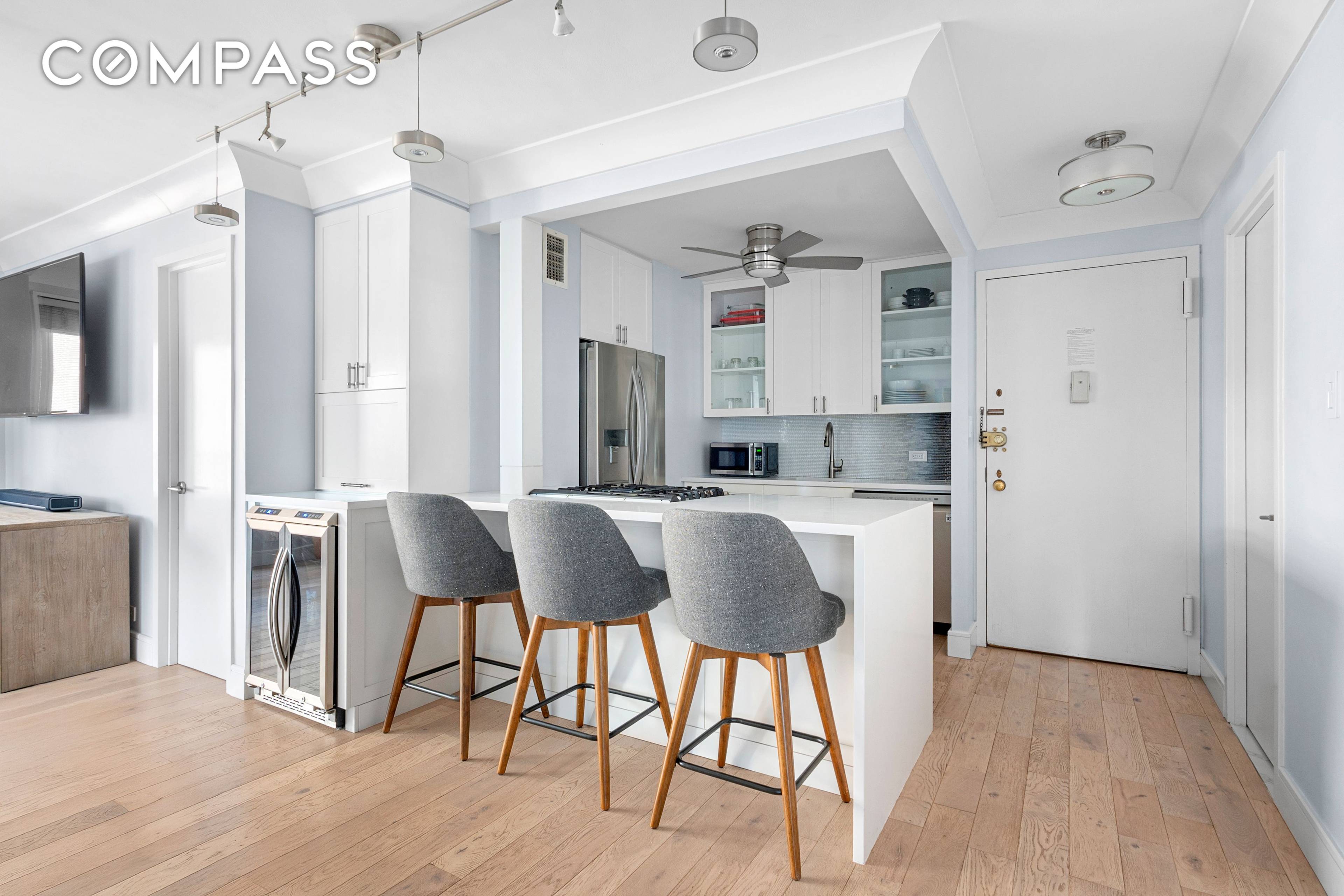 Beautifully Renovated 2 bed 1.
