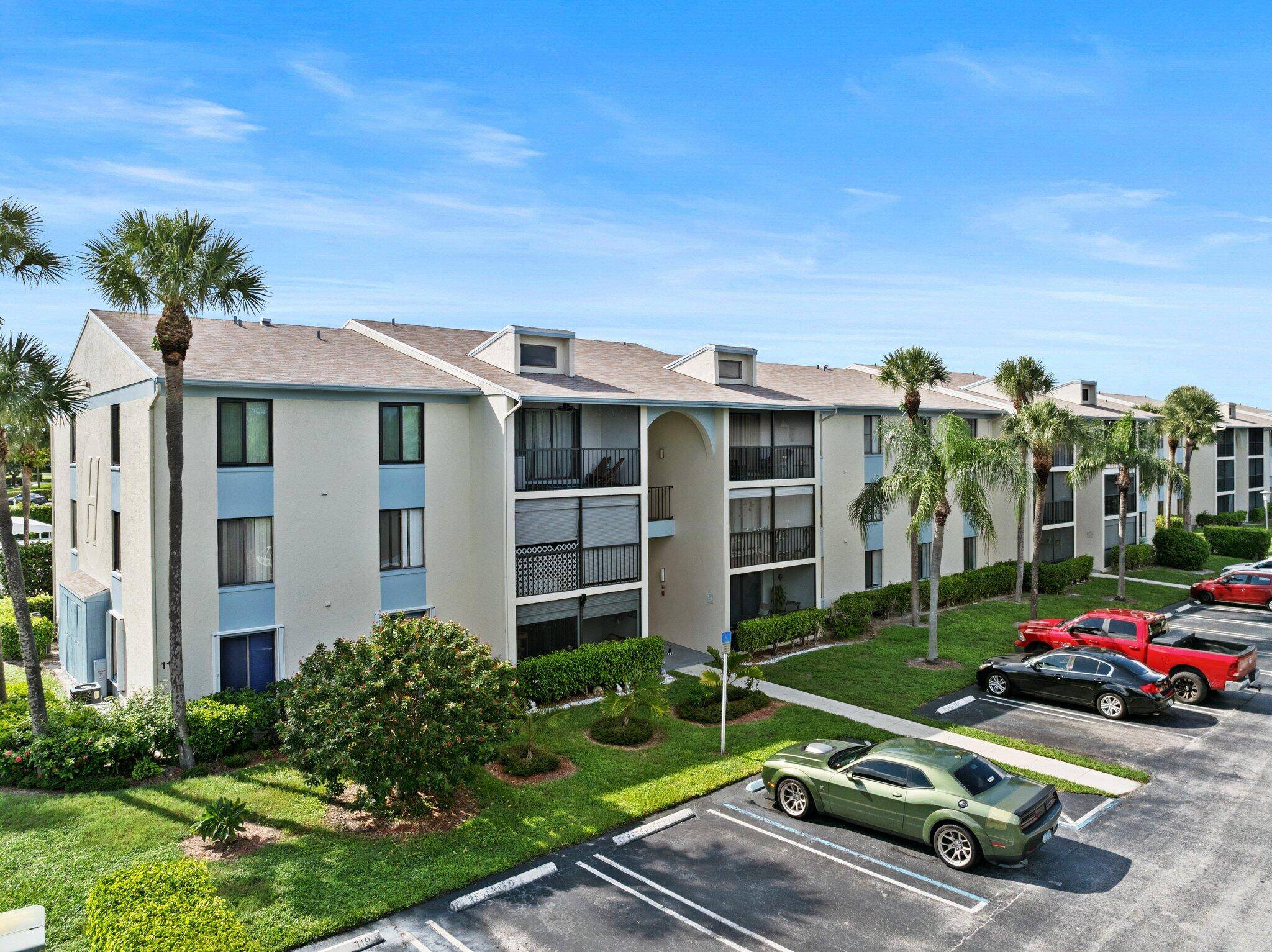 Motivated Seller... Immaculate cozy 2 bedroom corner unit condo nestled in the beautiful Palm Club Village community.