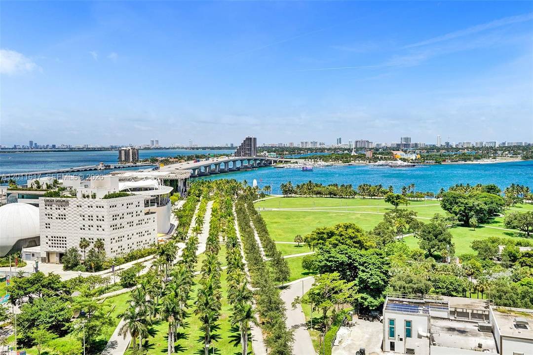 TENANT OCCUPIED UNTIL 6 30 2027 Residence 1808 at 900 Biscayne offers a spacious and well appointed 2 bedroom plus enclosed den, 3 full bathroom layout, ideally located in the ...