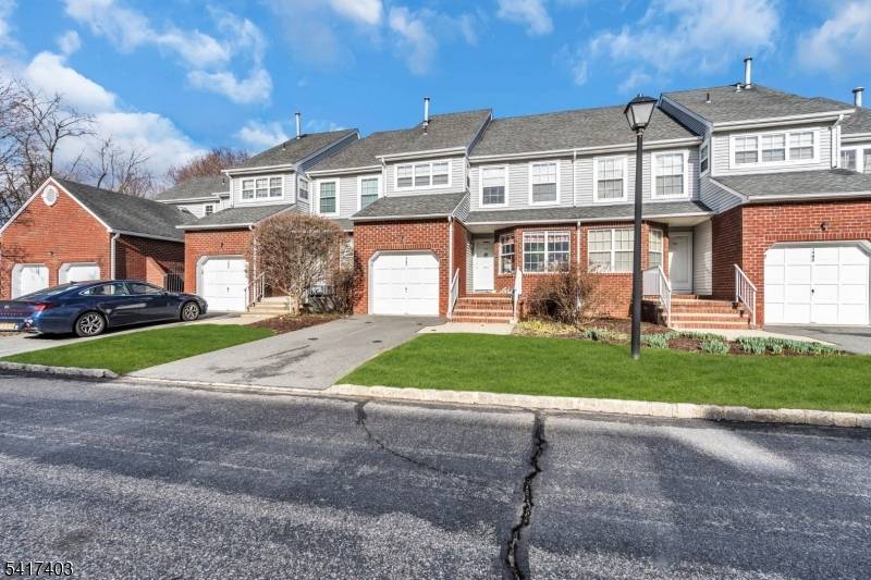 Beautifully maintained 3 bedroom, 2.