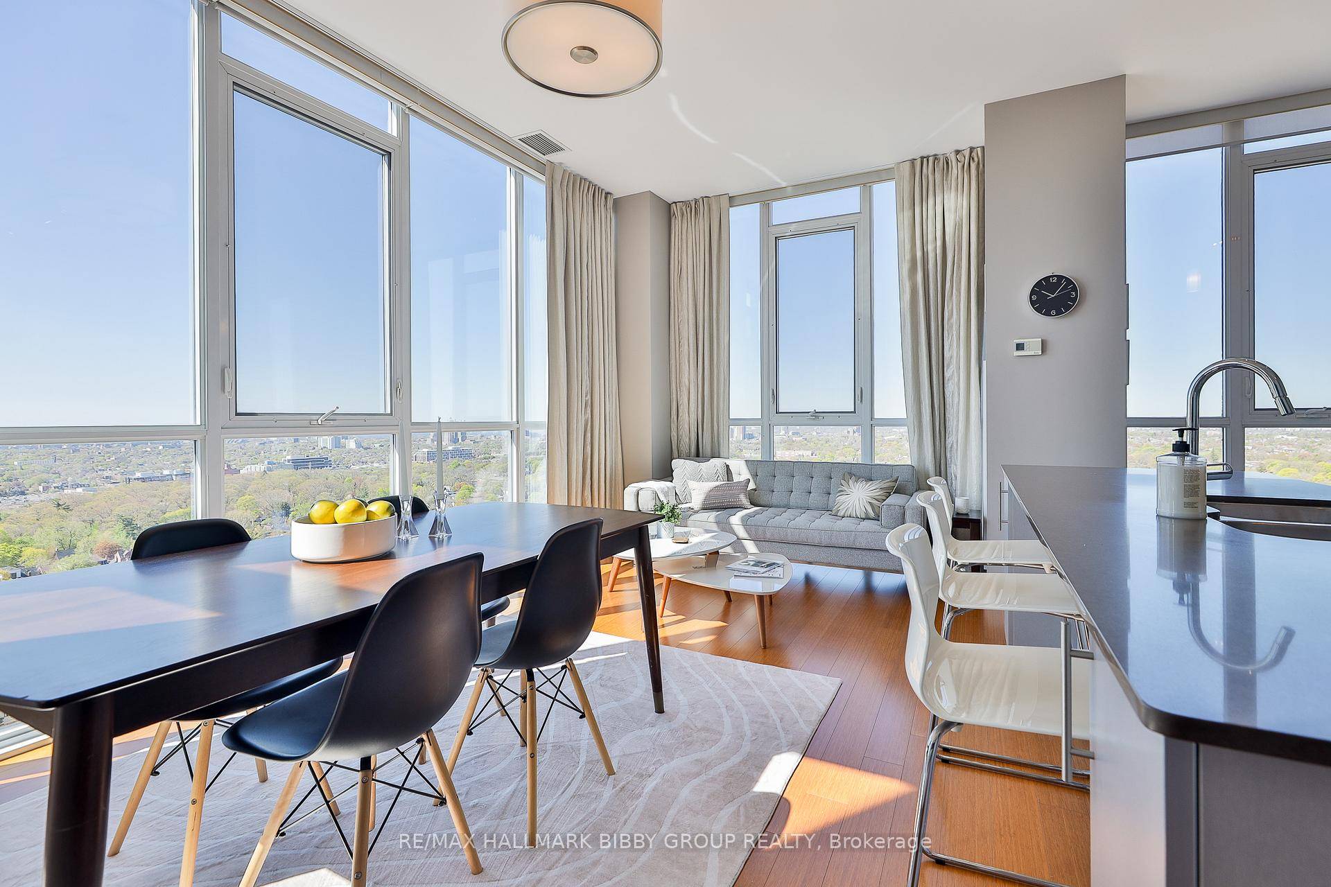 This Breathtaking, Three Bedroom Study, 1177 Square Foot Penthouse In 530 St.