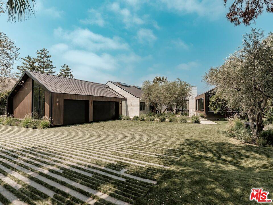 2555   La Mesa Dr 5BR Santa Monica La