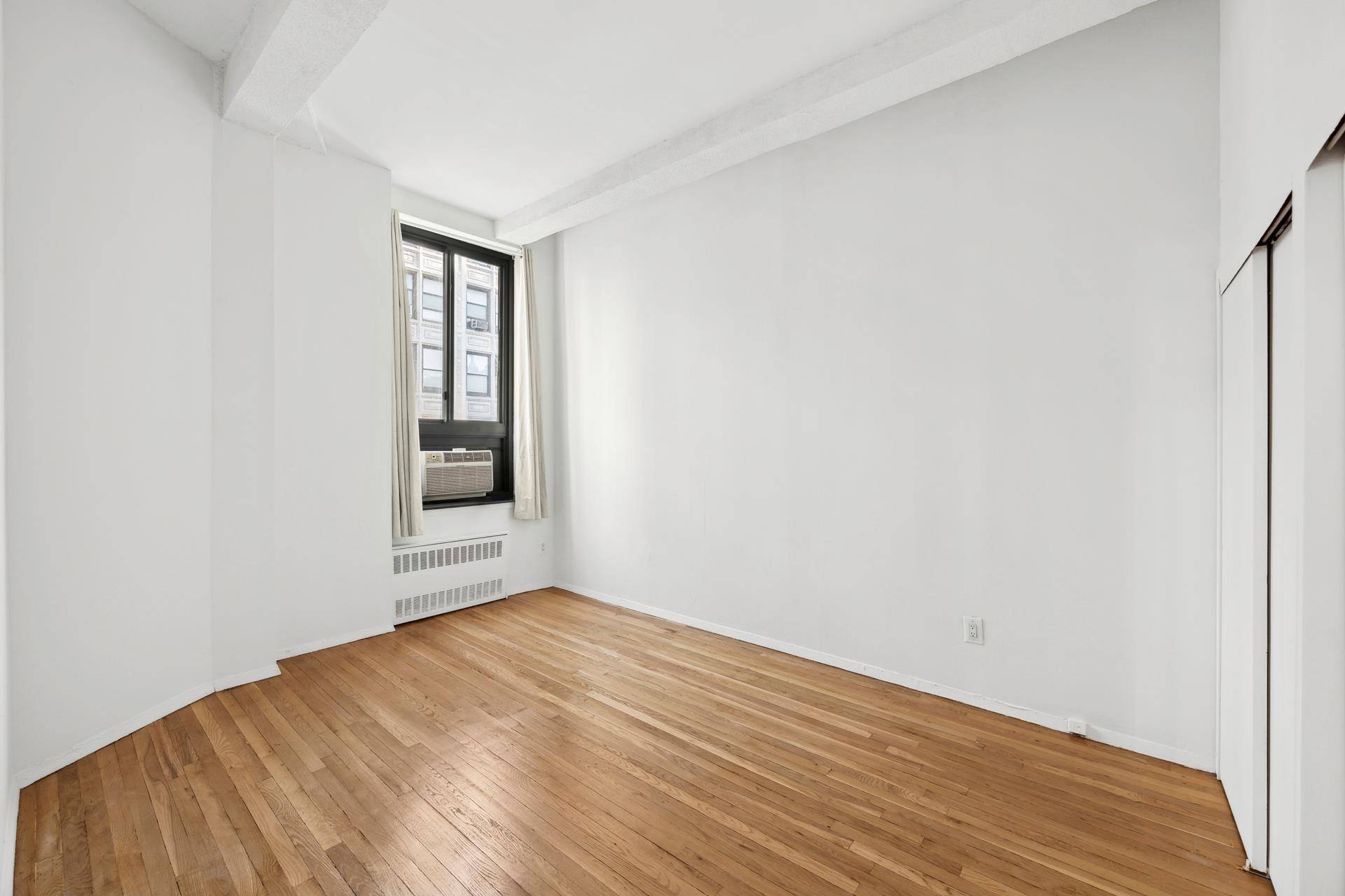 Modern Doorman Building in the heart of Gramercy !