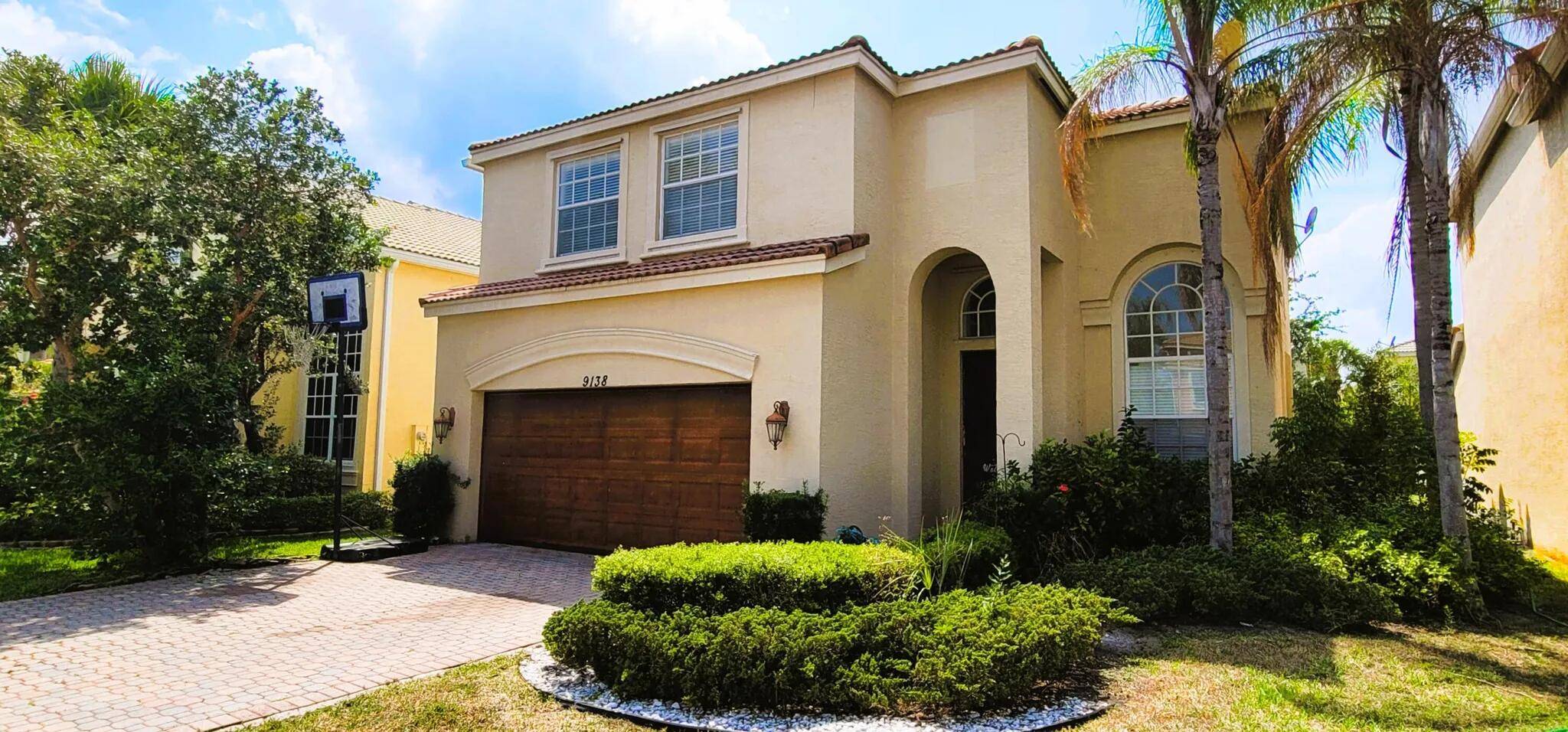 Beautiful 4BR 2. 5BA home in the gated community of Olympia in Wellington.