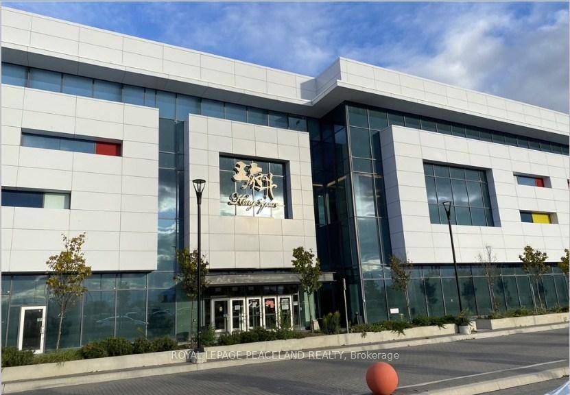 Prime Location ! Renovated Unit In Shopping Mall King Square.