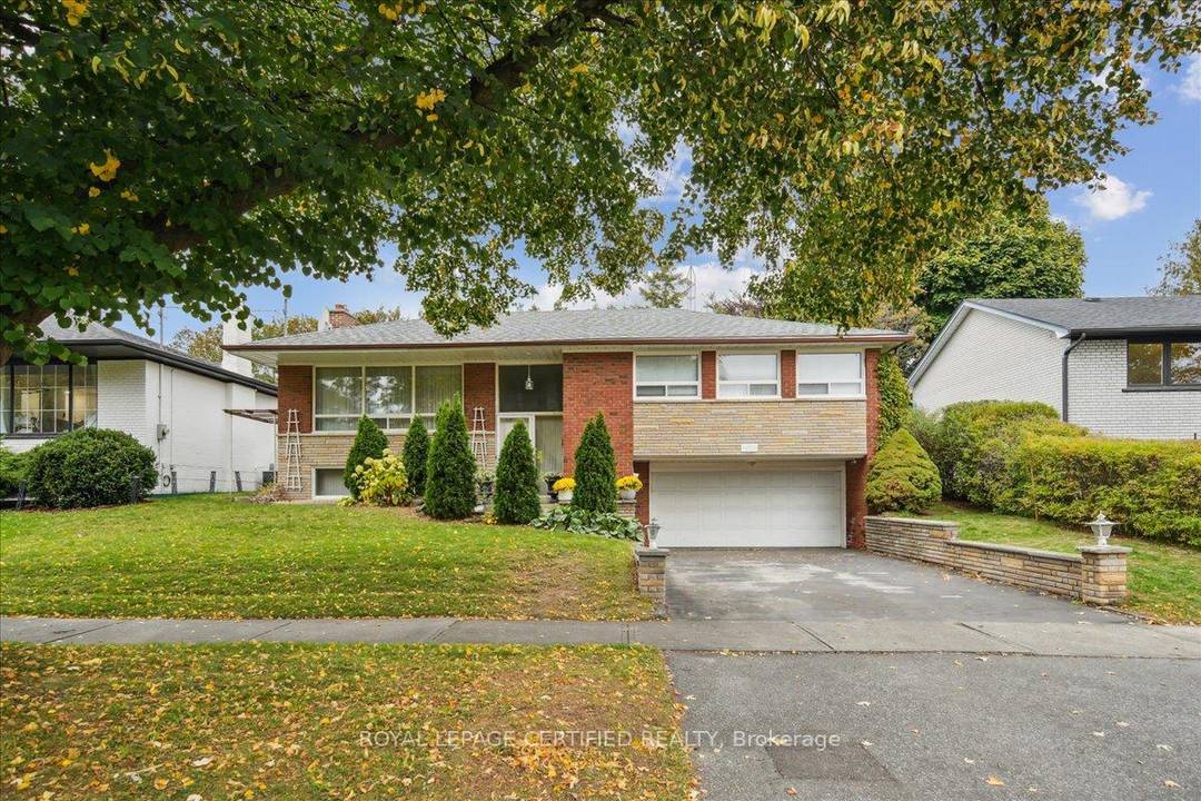 Prime Mississauga Location Minutes to Toronto, set in a quiet, low traffic enclave this is the opportunity buyers wait for !