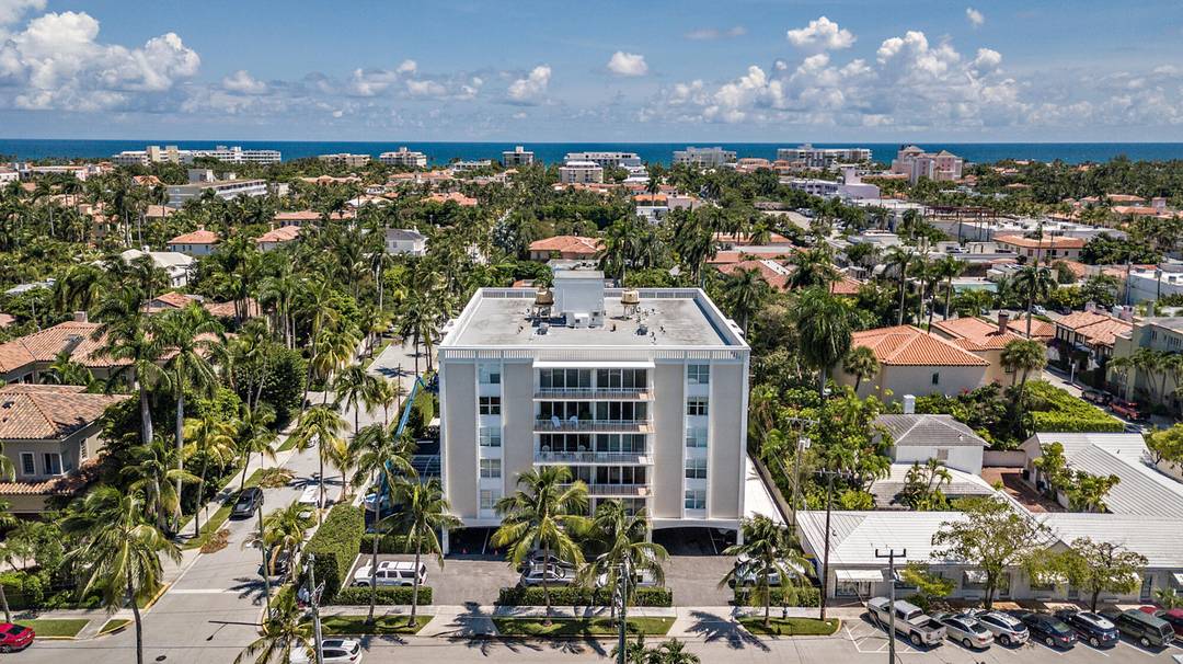 Island House, redefined. This impeccably renovated 2 bedroom, 2 bath residence delivers effortless Palm Beach luxury with a distinctly modern edge.