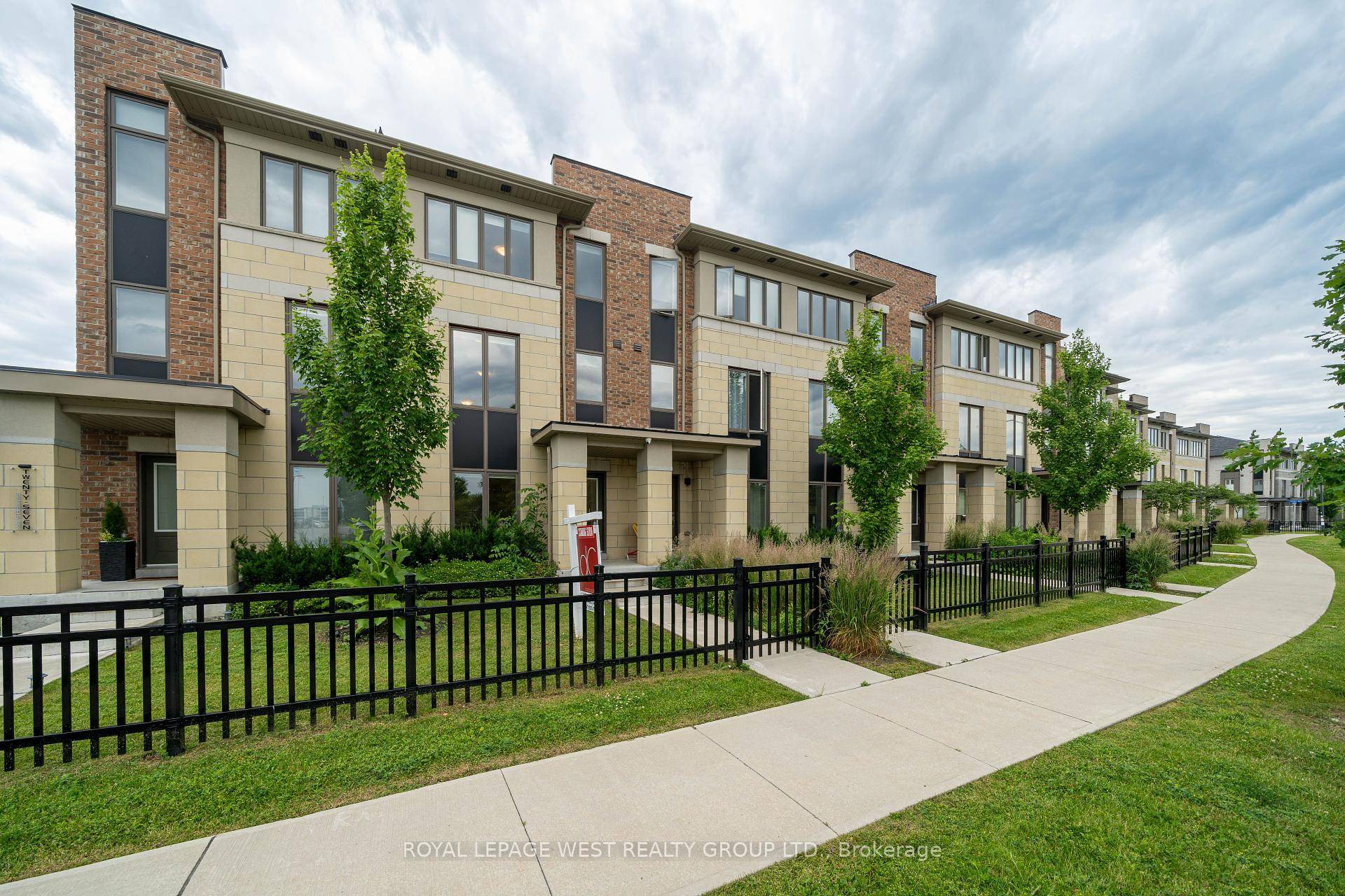 This airy and inviting townhouse in central Whitby is a dream come true for anyone seeking both comfort and convenience.