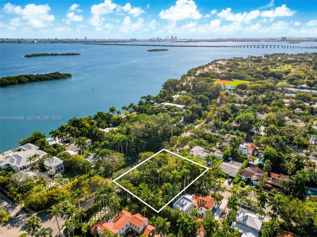 The very last vacant lot on prestigious N Bayshore Drive in Morningside Historic District.