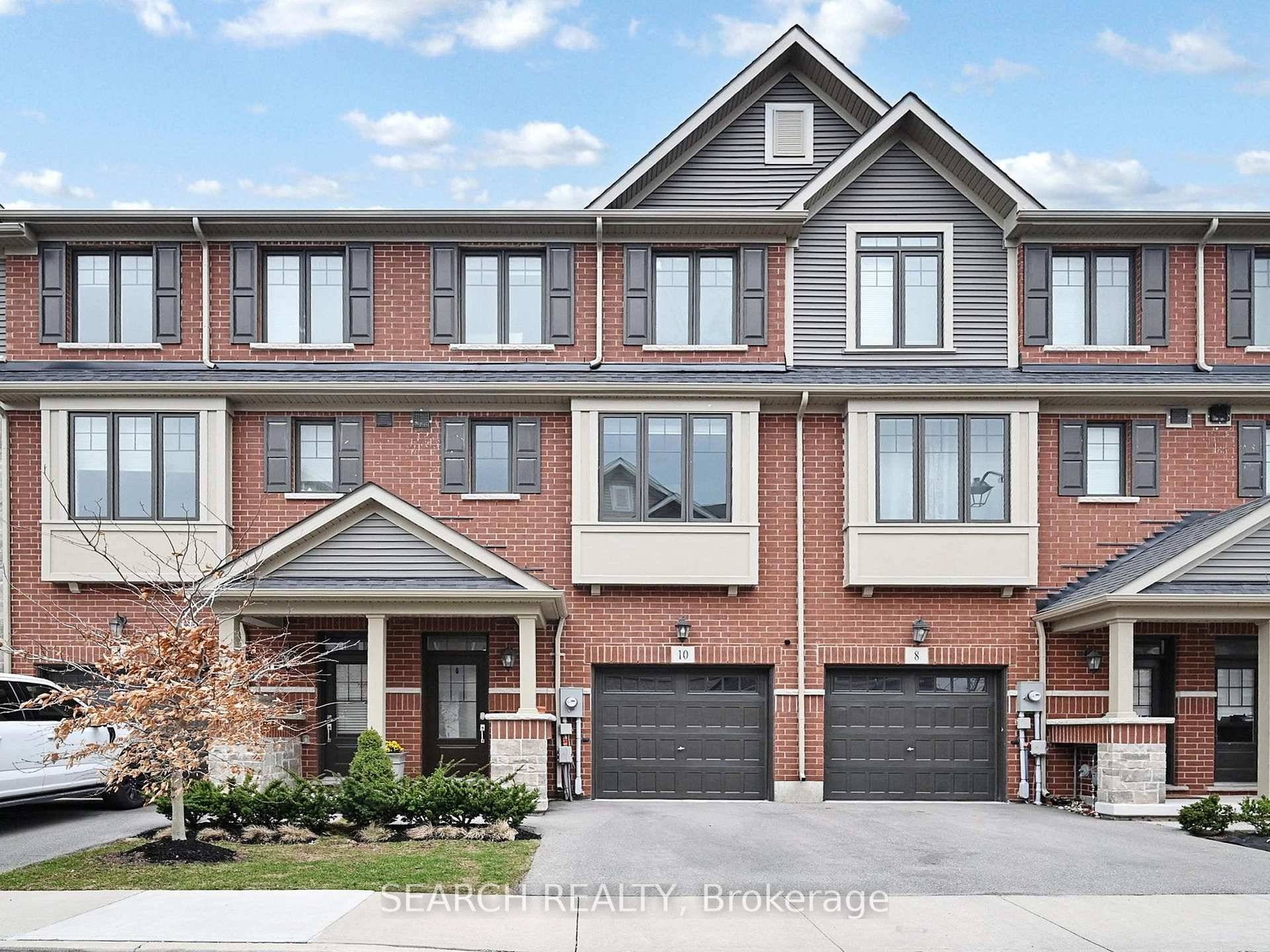 Welcome to this beautifully upgraded move in ready townhouse in the heart of the sought after Vincent neighborhood.