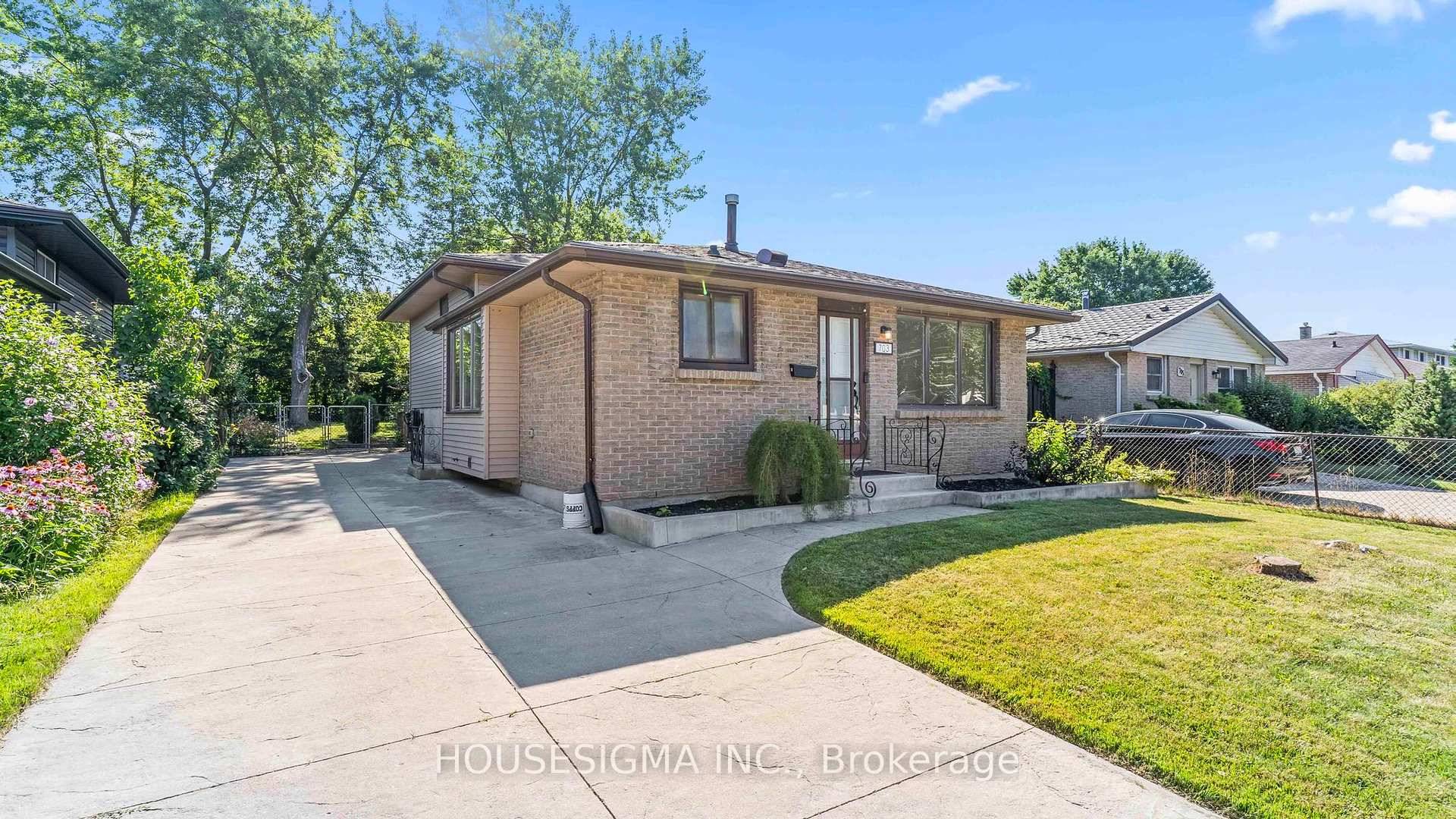 Here is your chance to own a turnkey 3 1 bedroom, 2 full bathroom home in a quiet, family friendly neighbourhood of South London, with convenient access to parks, nature ...