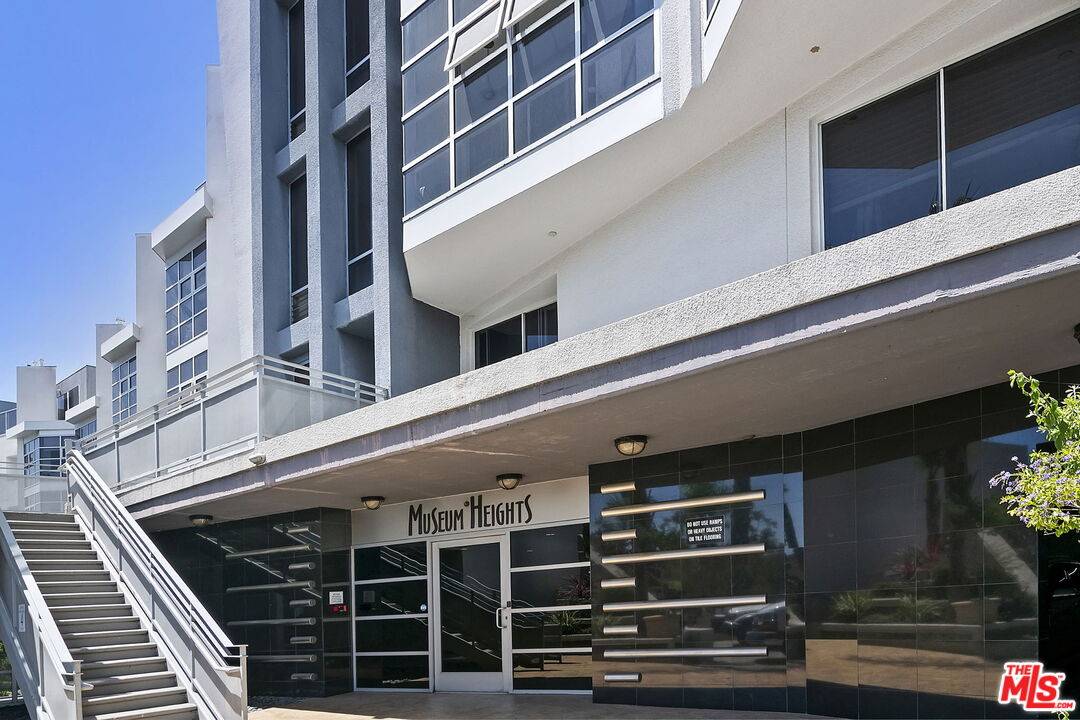 171 N Church Ln 2BR Brentwood La