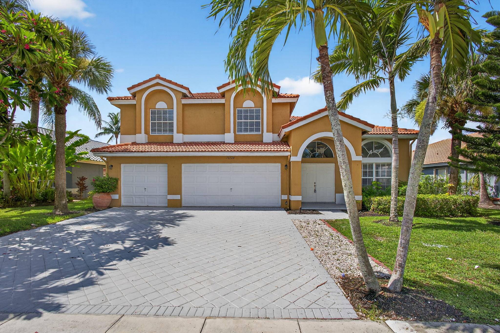 Welcome to your dream home in the heart of Wellington !