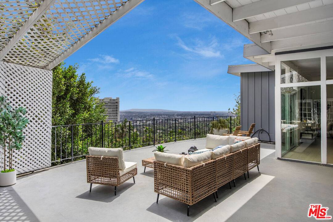 9400   Sierra Mar Dr 3.0 Sunset Strip LA