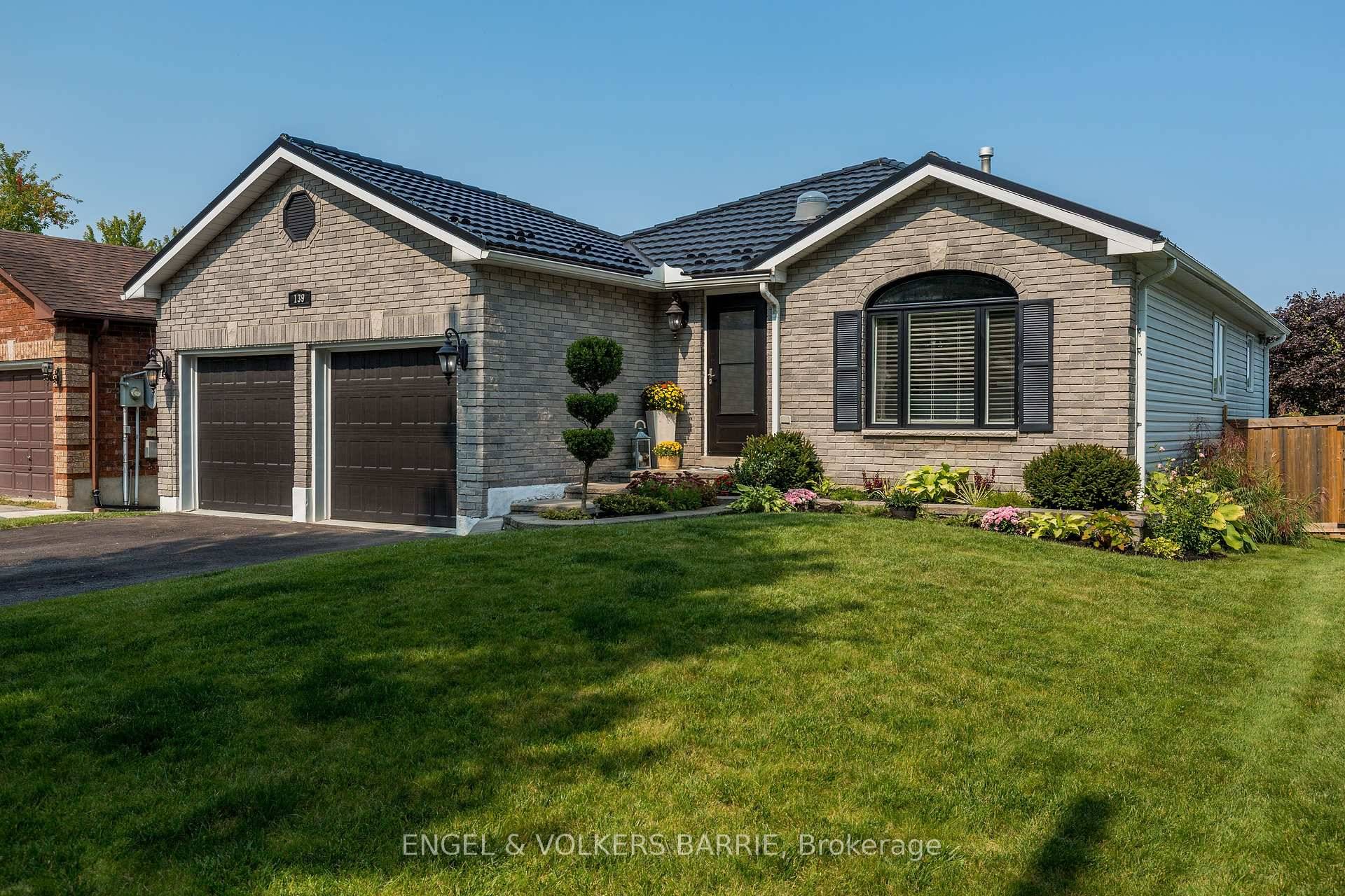 This 3 bedroom, 2 bathroom open concept ranch bungalow in Barrie's desirable southwest end offers a fully finished basement, a renovated kitchen with quartz counters, steel roof, upgraded features throughout, ...