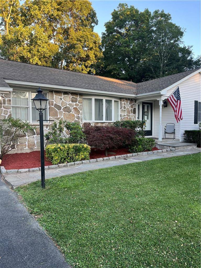 Enjoy seasonal views of the Hudson River from this sprawling 3 bedroom, 3.