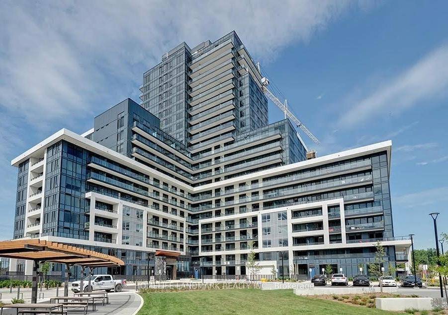 One year Old Modern Luxury 1 1 Bedroom Condo in the Prestigious Upper West Side Community !