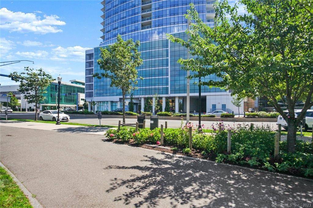 Dynamic extra large 2 Bedroom 2.