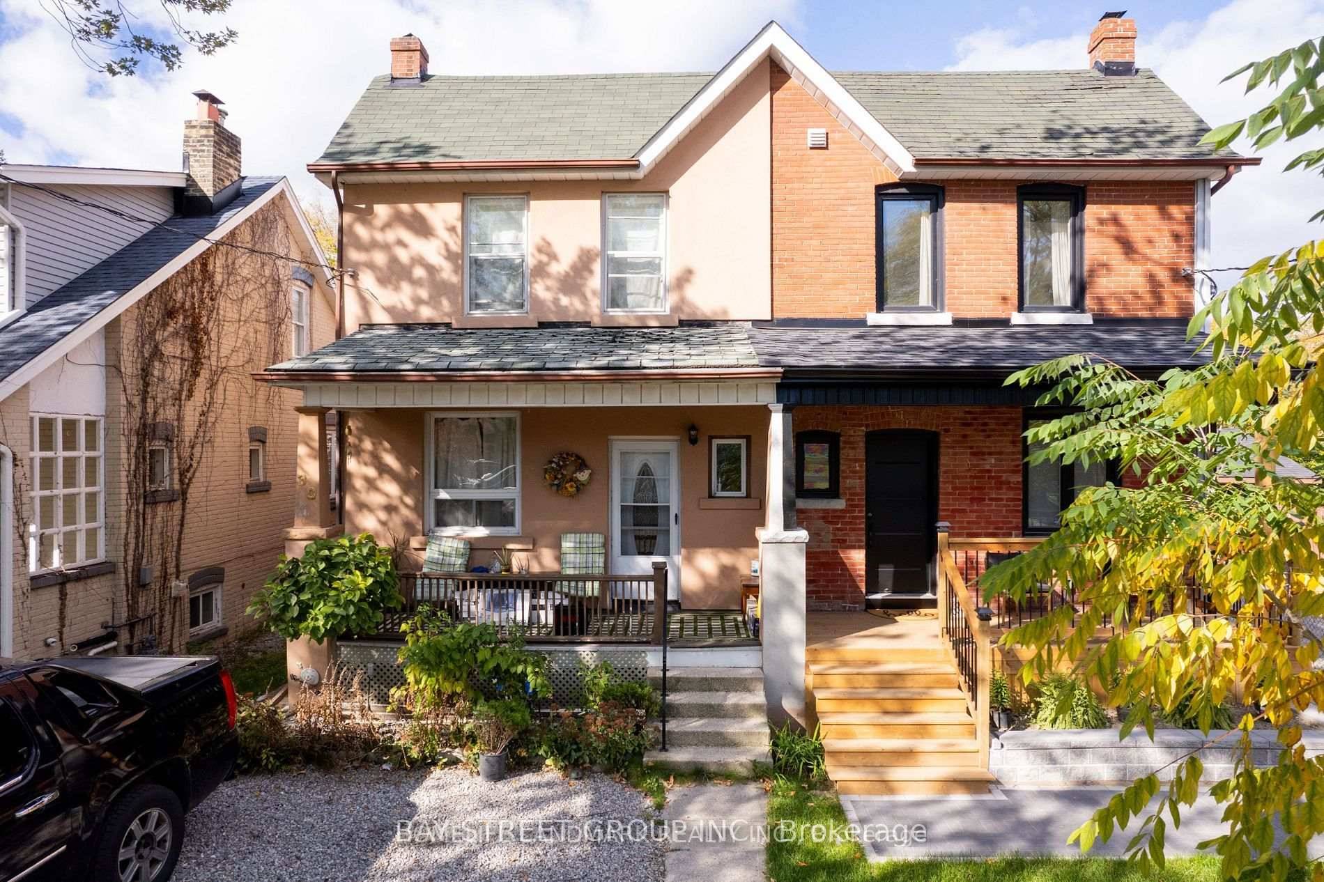 Beautiful bright spacious 7 bedrooms semi detached for rent.
