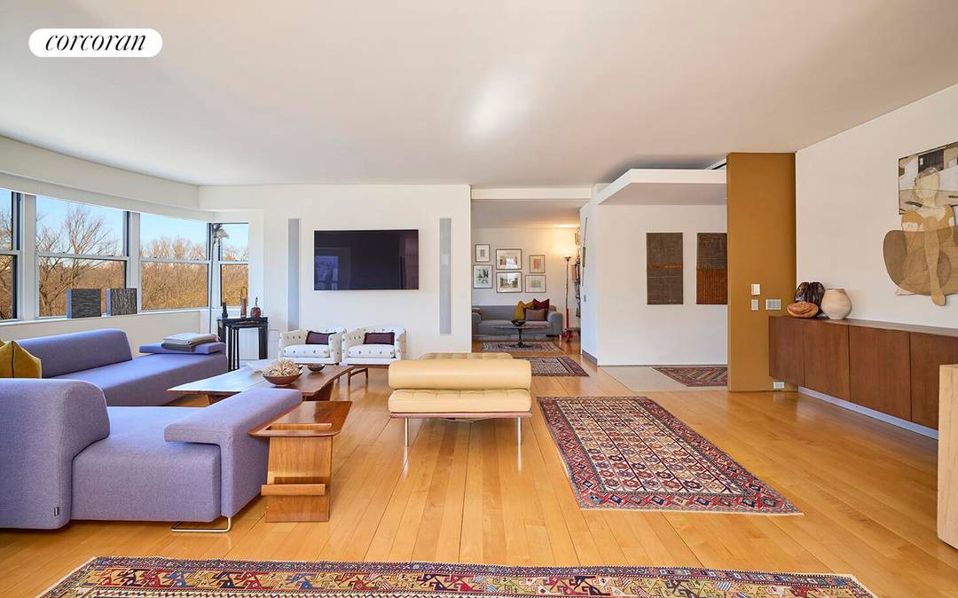 This coveted corner A line apartment at 900 Fifth Avenue, reimagined by the current owner to take full advantage of the light and sweeping views, offers the finest in Upper ...