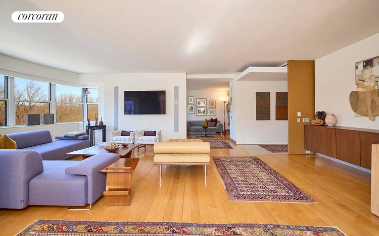 This coveted corner A line apartment at 900 Fifth Avenue, reimagined by the current owner to take full advantage of the light and sweeping views, offers the finest in Upper ...