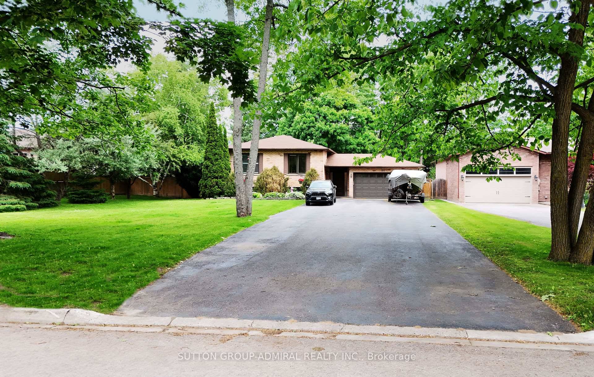 Welcome to this beauty fully renovated bungalow nestled on a quiet street in the desirable Holland Landing community.