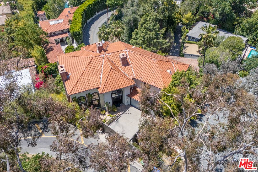2651   La Cuesta Dr 5BR Hollywood Hills East La