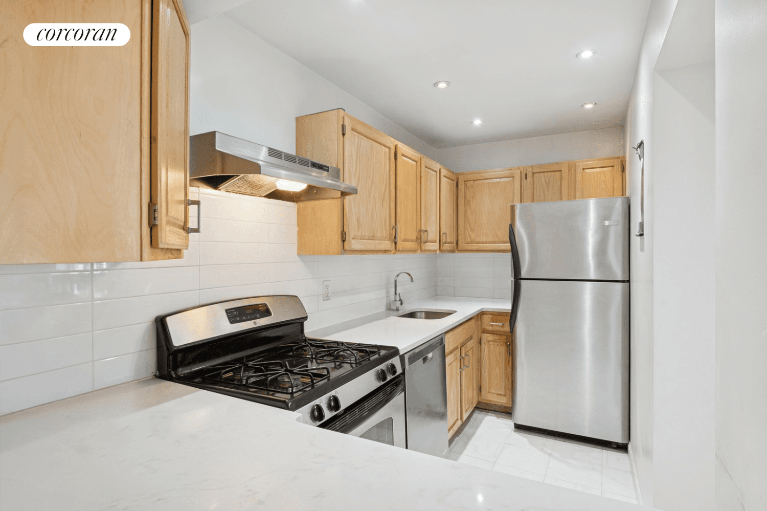 Stunning Park Views This top floor sun soaked unit offers breathtaking views.
