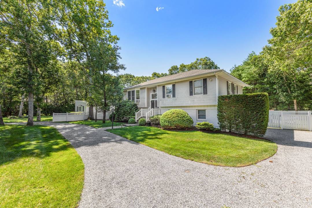 ESCAPE TO WESTHAMPTON BEACH