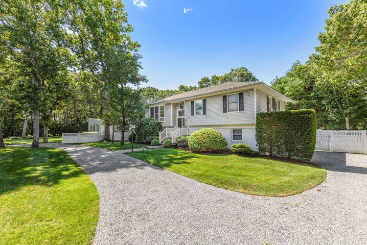 ESCAPE TO WESTHAMPTON BEACH